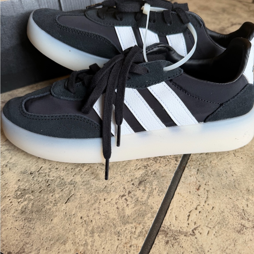 Adidas - Picture 3 of 4